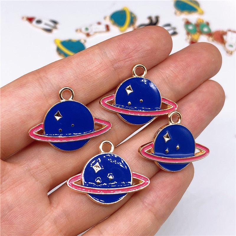 4pcs Liontin Enamel Bentuk planet Luar Angkasa Bahan Alloy Untuk Membuat Perhiasan Wanita