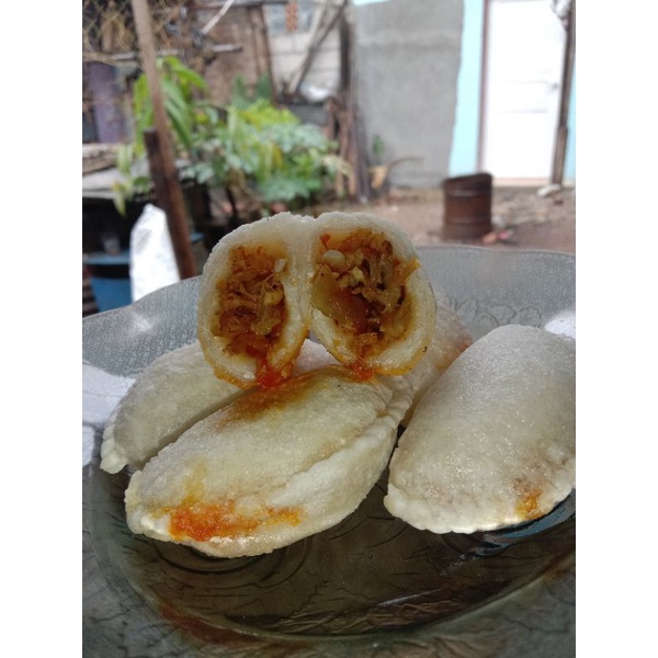 

cireng isi ayam suwir PEDAS