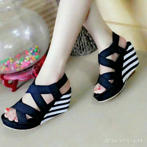 SANDAL SEPATU WEDGES TINGGI WANITA STRIP HITAM PUTIH BAHAN BAGUS