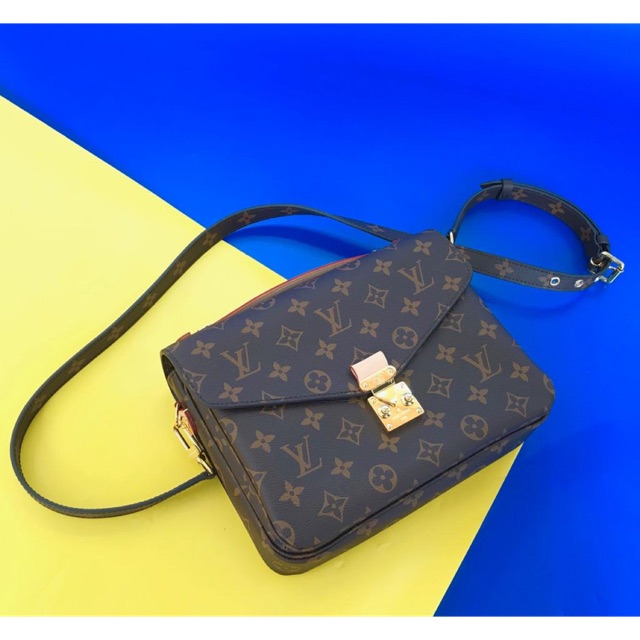 Louis Vuitton Pochette Metis Bag