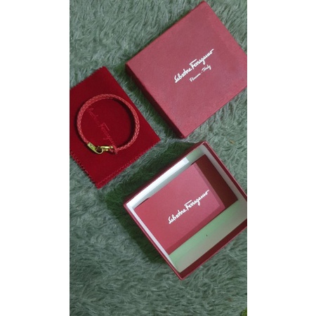 gelang salvatore ferragamo gianci leather bracelet ori authentic second
