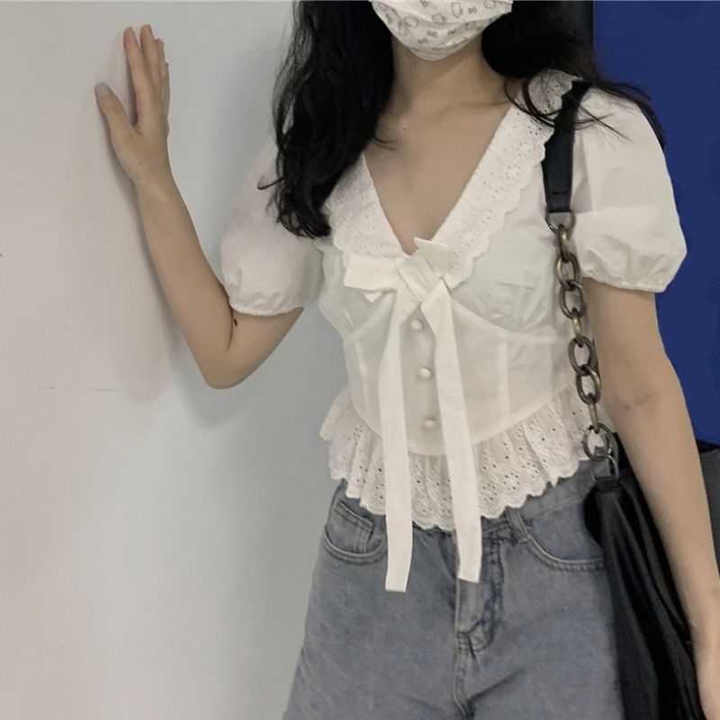 Red Wanita 2022 Versi Korea Manis Renda Lengan Puff V-Leher Kemeja Wanita Desain Niche Perban Atasan Pendek Musim Panas