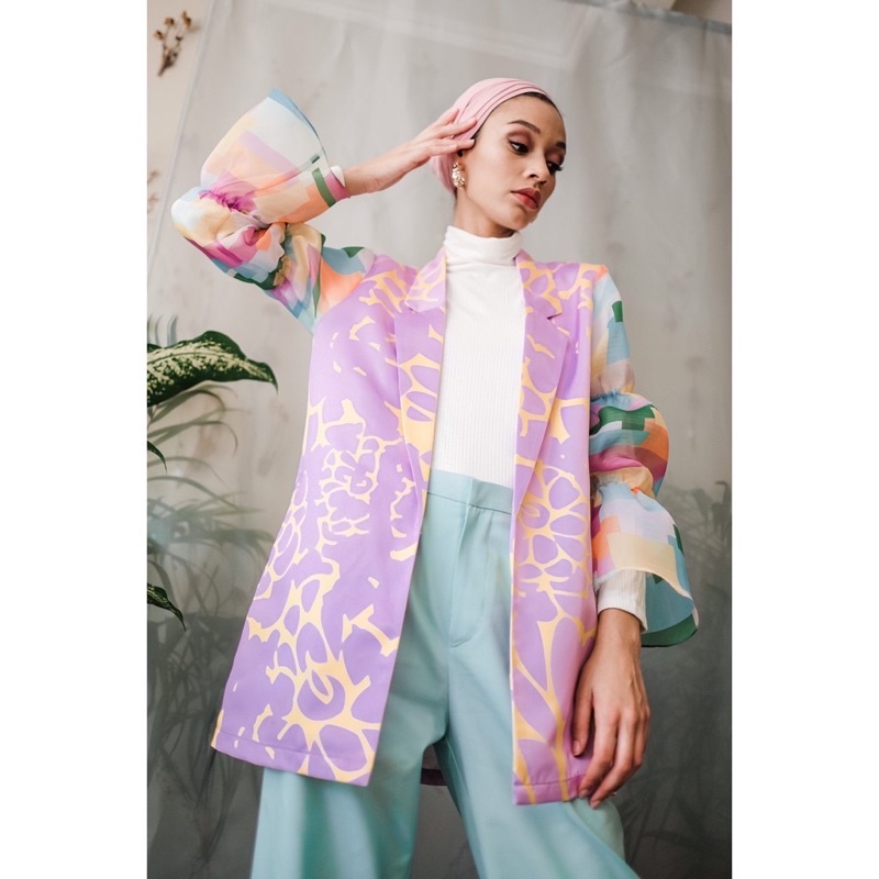 Livia Outer Sideline label Preloved