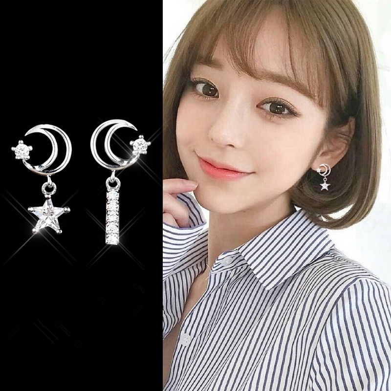 Anting stud zircon Bentuk Kupu-Kupu Asimetris Gaya Korea Untuk Wanita