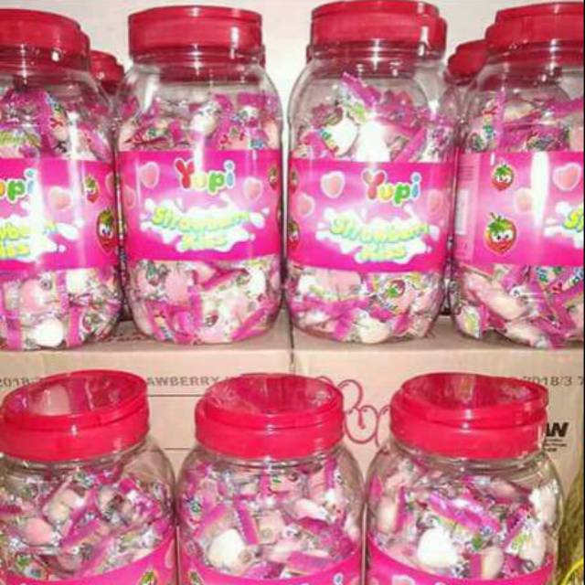 

Permen yupi kiss strawberry toples exp 08 Januari 2026