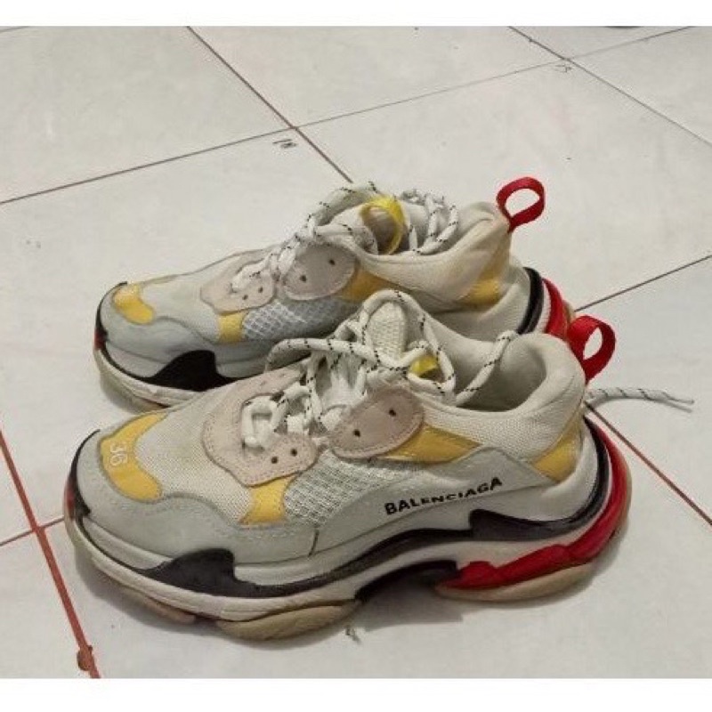 Sepatu Balenciaga Triple S