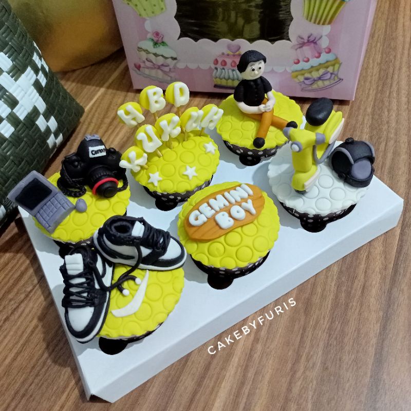 

Cupcakes isi 6 - Birthday Boy- BOX PUTIH BIASA - TANGERANG