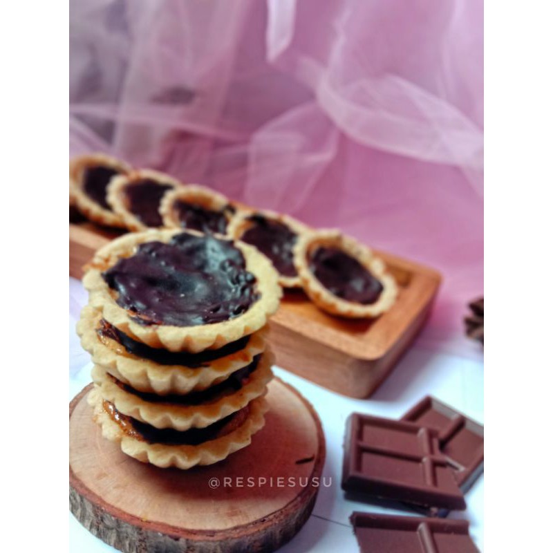 

Pie Susu Topping Coklat isi 16