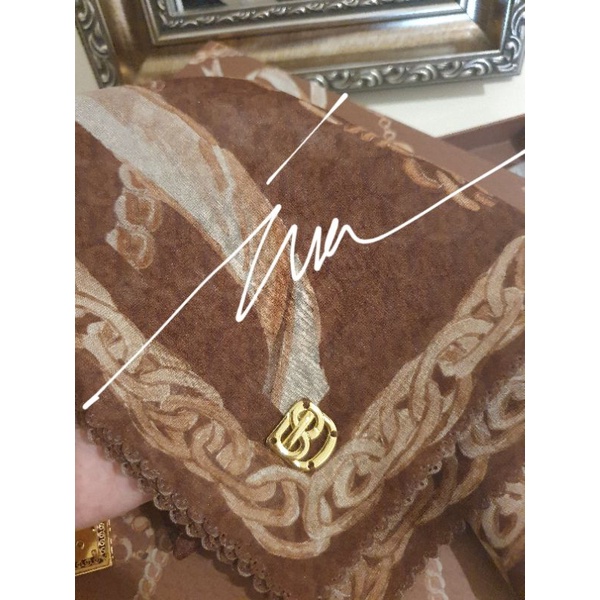 buttonscarves chain preloved wood vgc