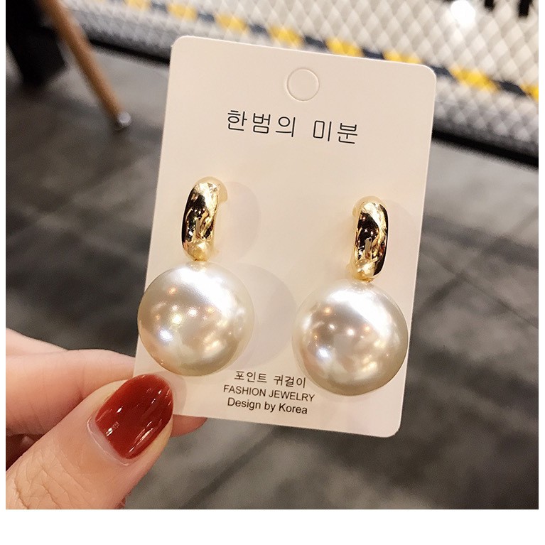 Korean version of arc-shaped big pearl earrings ladies earrings earrings jewelry wholesale