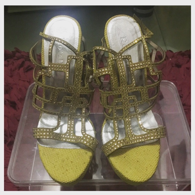 Fast Sale Preloved Sepatu Rotelli Authentic