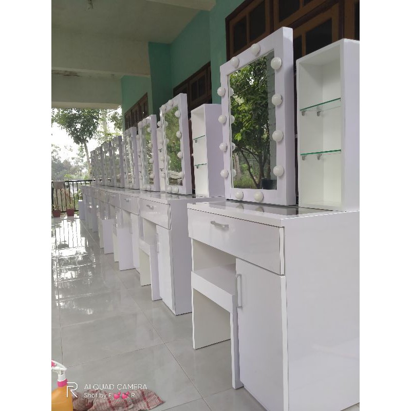 meja rias hpl lampu