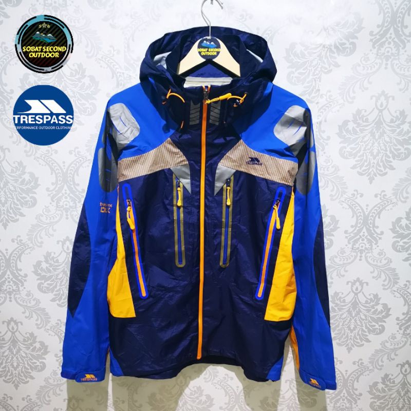 JAKET TRESPASS & CAMPERLAND