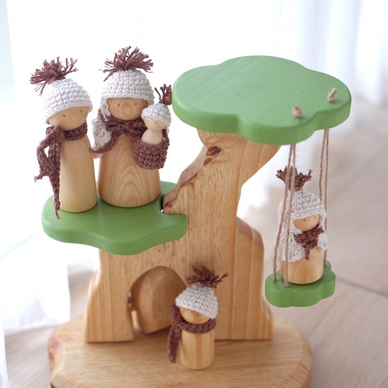 PLAY AND REPLAY - Tree House & Happy Family - Mainan Rumah - Mainan Kayu - Pegdoll Edukasi - Montess
