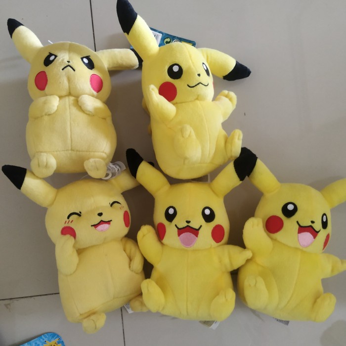 Boneka Figure Pokemon Pikachu Takara Tomy