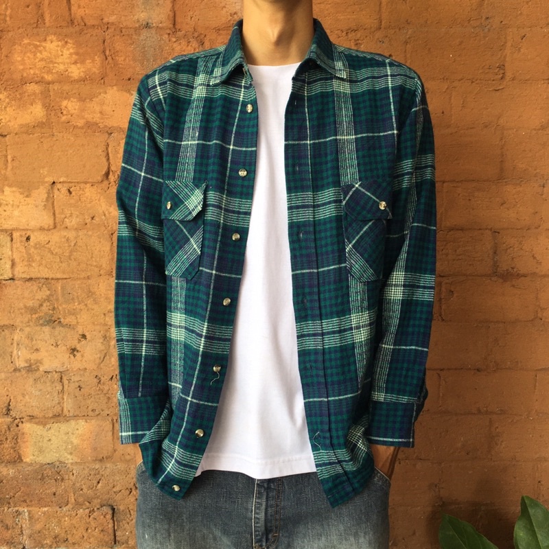 Kemeja flanel outer bahan wool dua saku motif vintage