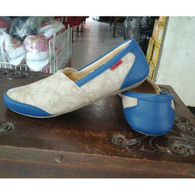 Sepatu CEWEK kickers grade ori/sepatu wanita/sepatu cewek/sepatu kuliah/sepatu slip on