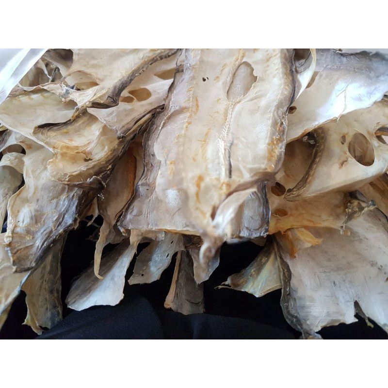 

kulit ikan remang tonang kering/mentah berbumbu siap goreng 200gr
