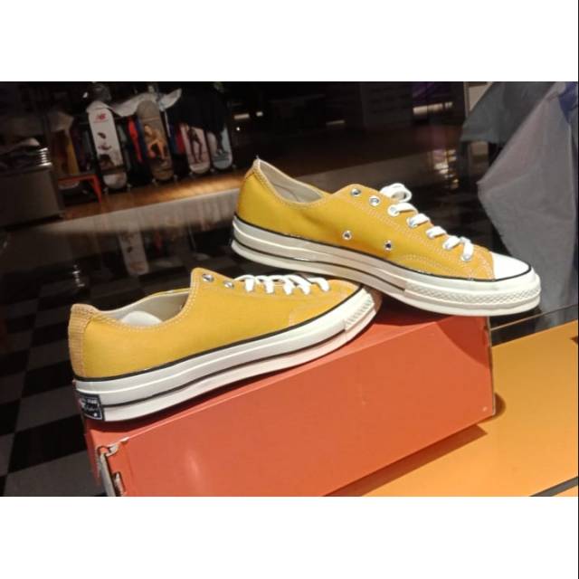 Converse sunflower low