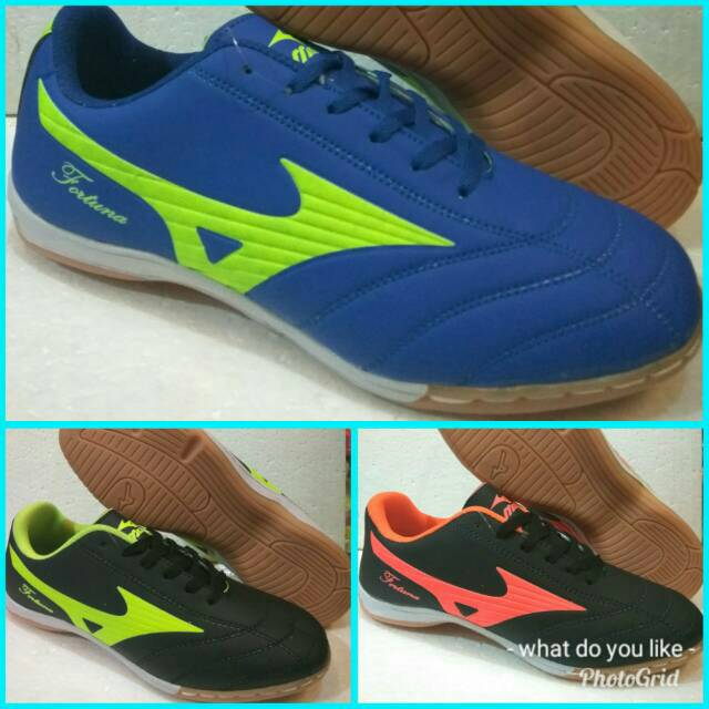 Sepatu futsal mizuno