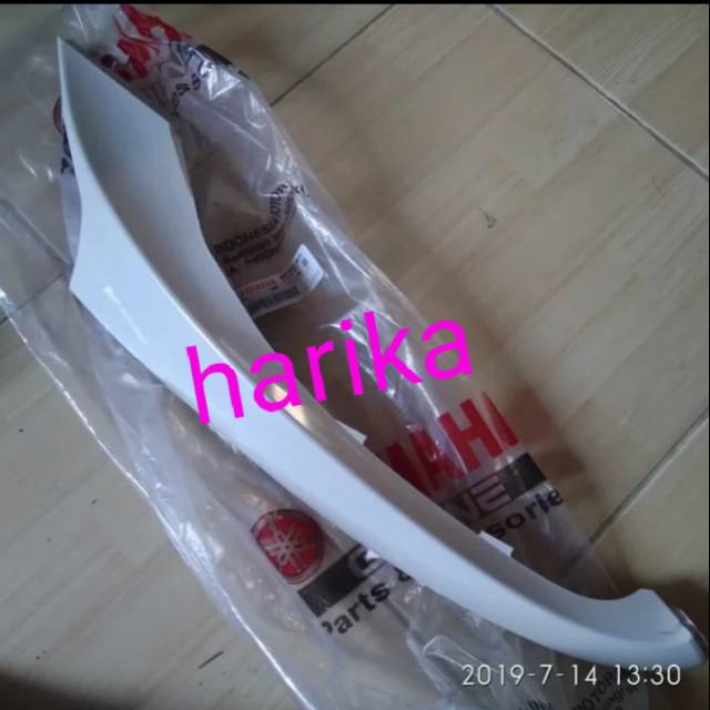 cover under 3 dek bawah kanan  Fino 125 premium putih mutiara original BJ8-F837D-00-P3