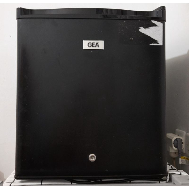 (SECOND) GEA RS-06BR Black Kulkas Mini Bar