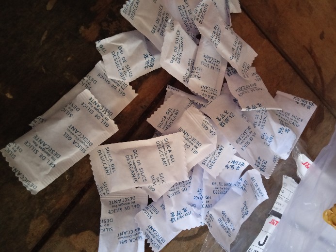 Silica Gel Kemasan 1pcs Penyerap Lembab Dan Bau Agar Sepatu, Topi, Tas, Baju Dll Tetap Aman