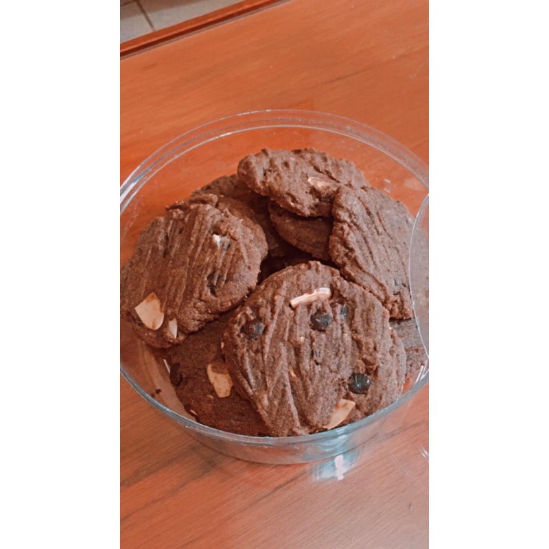 

Almond Choco Chip Cookies by Dapur Inong