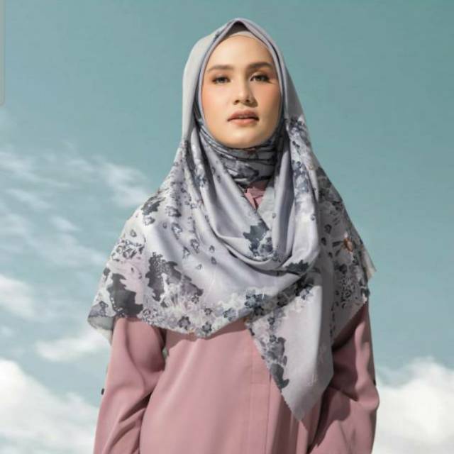 Ramsi scarf PReloved from HL Premium