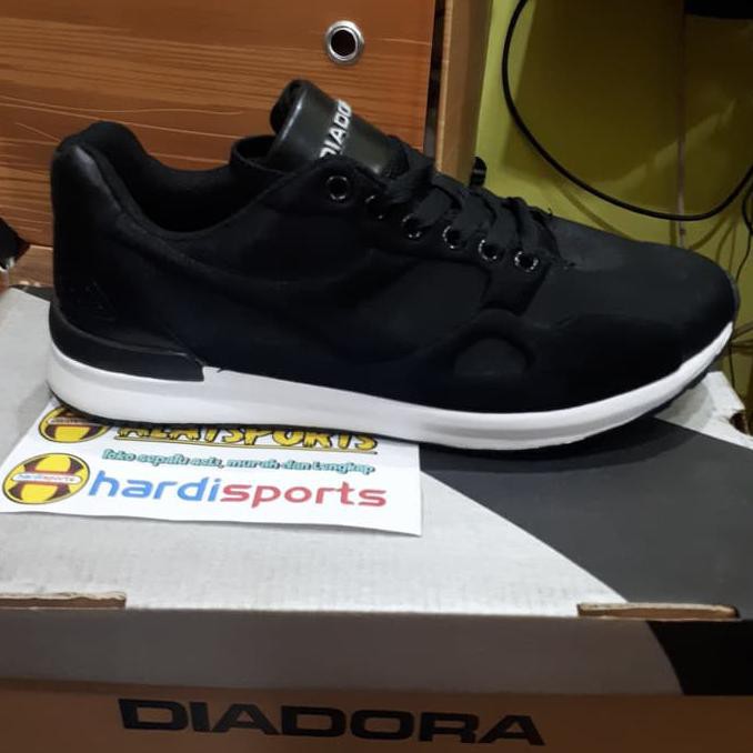 PR00M00 Sepatu Sneaker Pria Diadora Giovan (M) DIACA7205BLK - Black ORIGINAL - Hitam, 40 MURAH