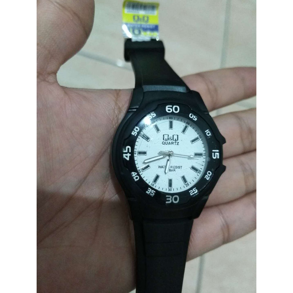 Jam Tangan Analog Karet Hitam QQ