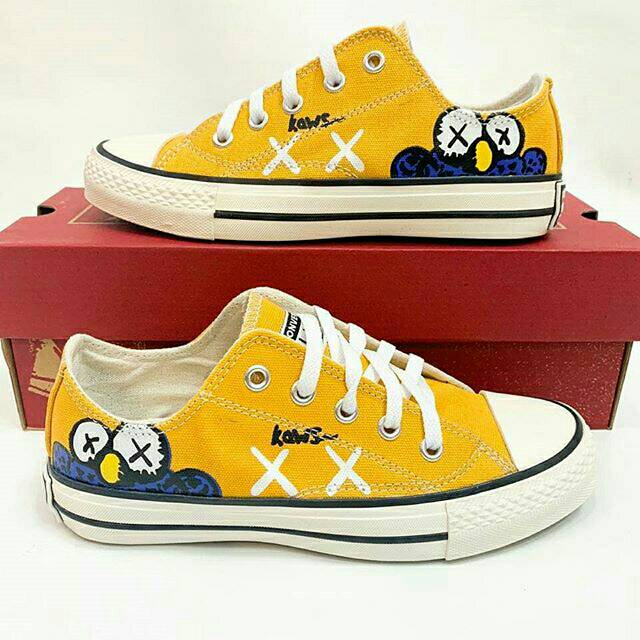 Sepatu sneaker converse