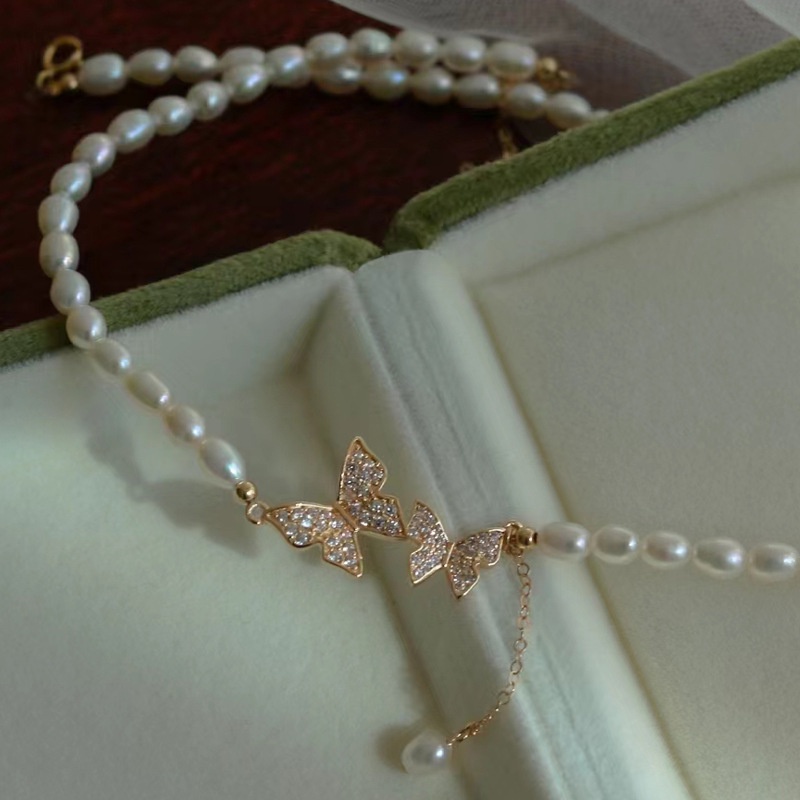 Kalung Rantai Klavikula Hias Liontin Kupu-Kupu Gaya Retro Untuk Wanita