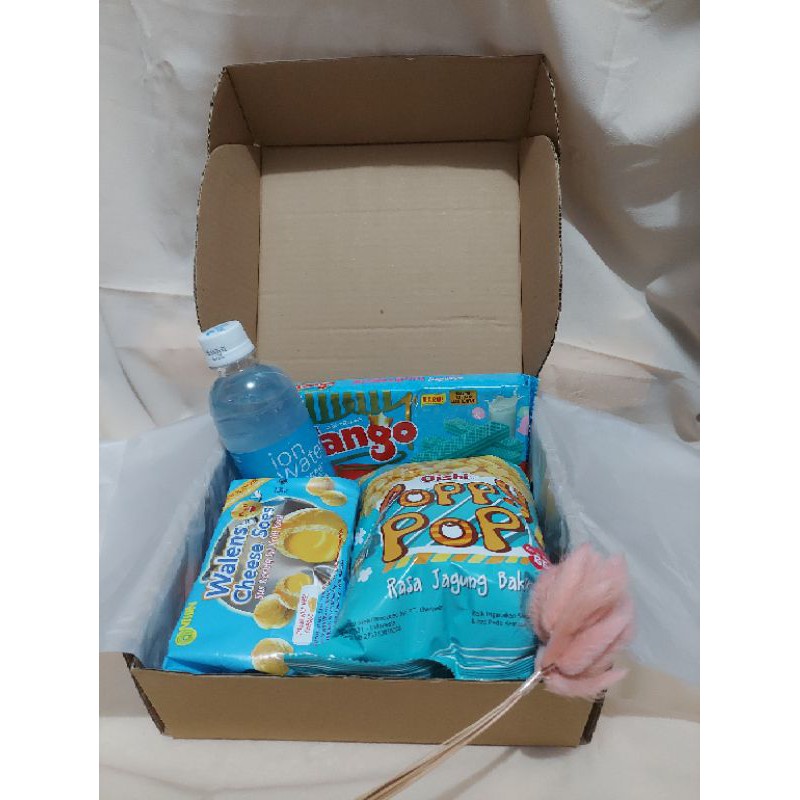 

GIFT SNACK BOX / HAMPERS / KOTAK KADO/ GIFT BOX MURAH / KADO ULTAH / KADO WISUDA