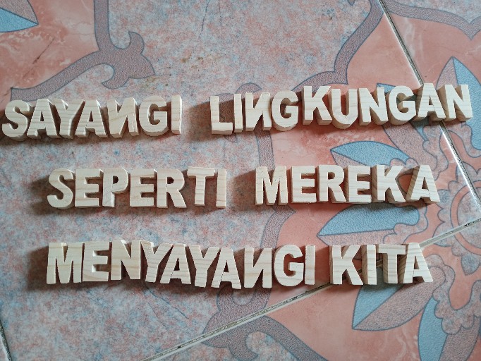 Huruf Dan Angka Timbul Ukuran Kecil Dari Kayu Jati Belanda