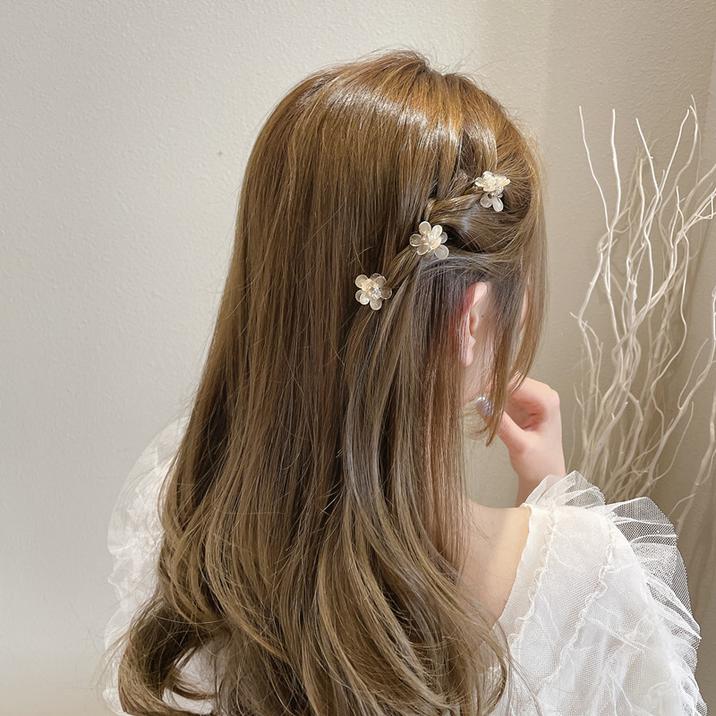 Magic789 Lovely Girls Acrylic Small Flower Hair Claw Clip Braiding Tool for Women Transparent Mini Hairpin