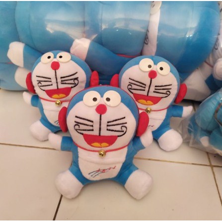 Boneka doraemon musik