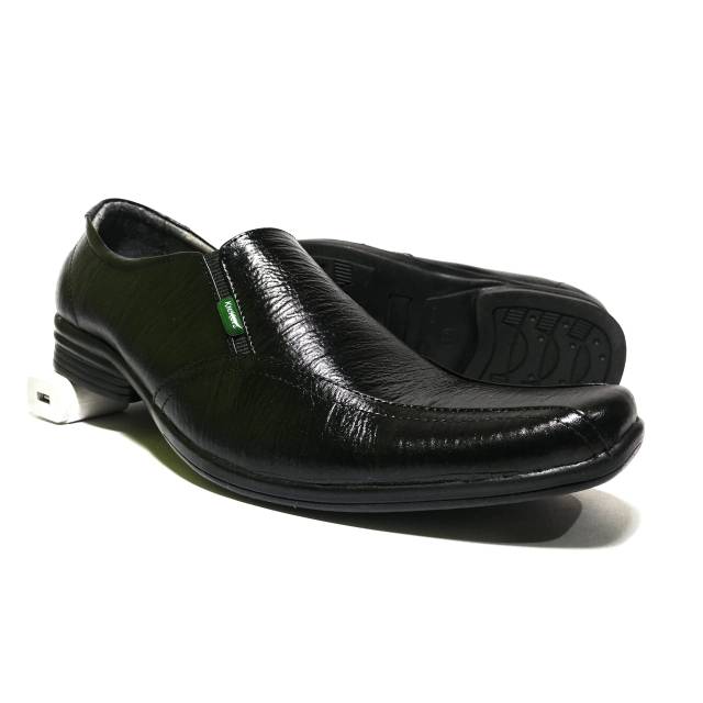 Sepatu pantofel pria formal kantoran merek kickers bahan kulit asli harga murah