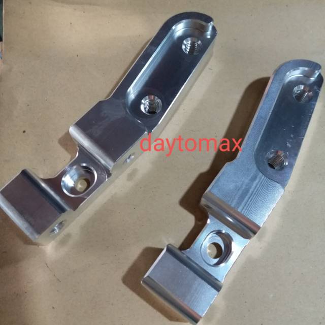 BREKET RT MONOBLOCK MIO KANAN/breket kaliper monoblock buat  tabung shock rt stage mio/kanan