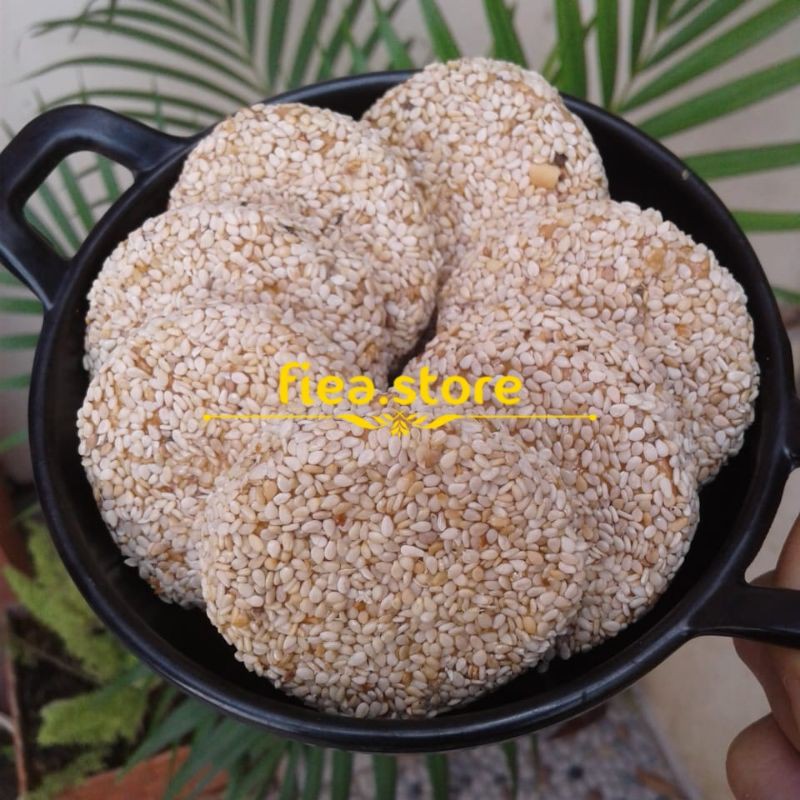 

Marie Wijen Manis 250 gram / Camilan Jadul Rasa Manis Legit Dan Renyah