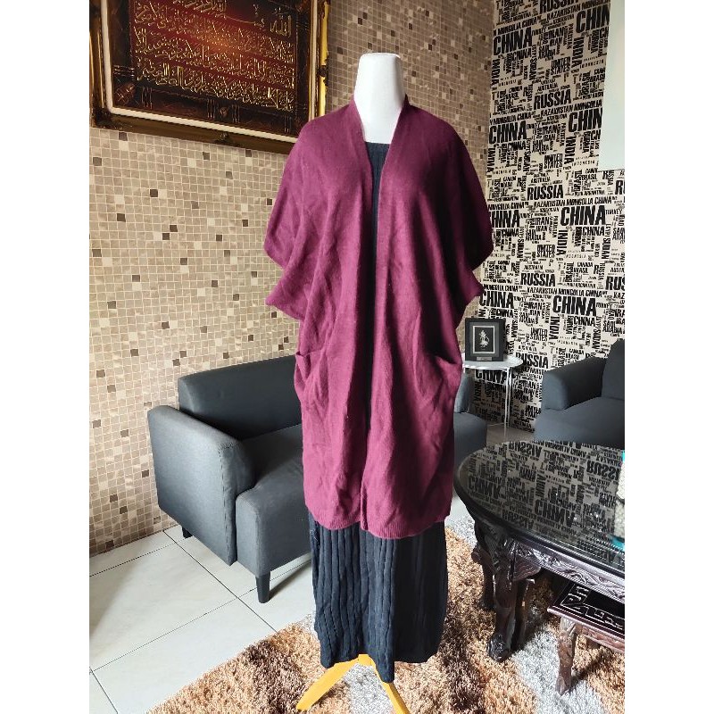Long Outer Rajut Maroon Cantik Brand Ori by Chalayan