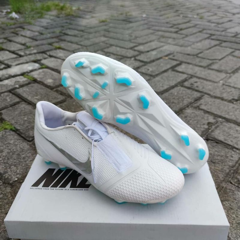 Sepatu Bola Nike Phantom VNM Elite White Silver Blue