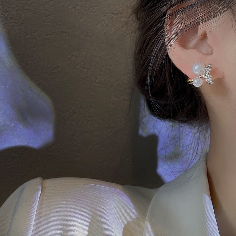 Anting Tusuk Sterling silver 925 Desain Ekor Ikan Hias Mutiara + Berlian Imitasi Mewah Untuk Wanita