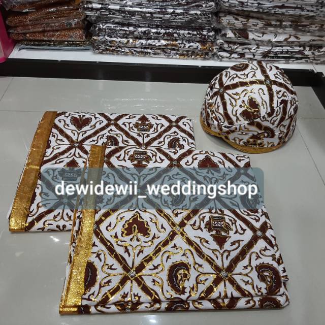 Sepasang Jarik Prodo + Blangkon, Motif Sido Luhur