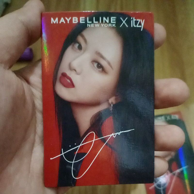 Official photocard yuna,yeji and ryujin itzy x Maybelline