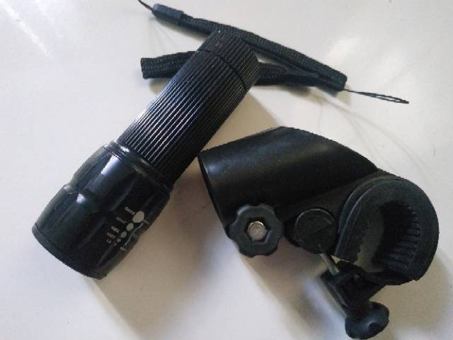 Lampu depan sepeda taffled flashligt 2000 lumens + mount/holder (baterai not include)