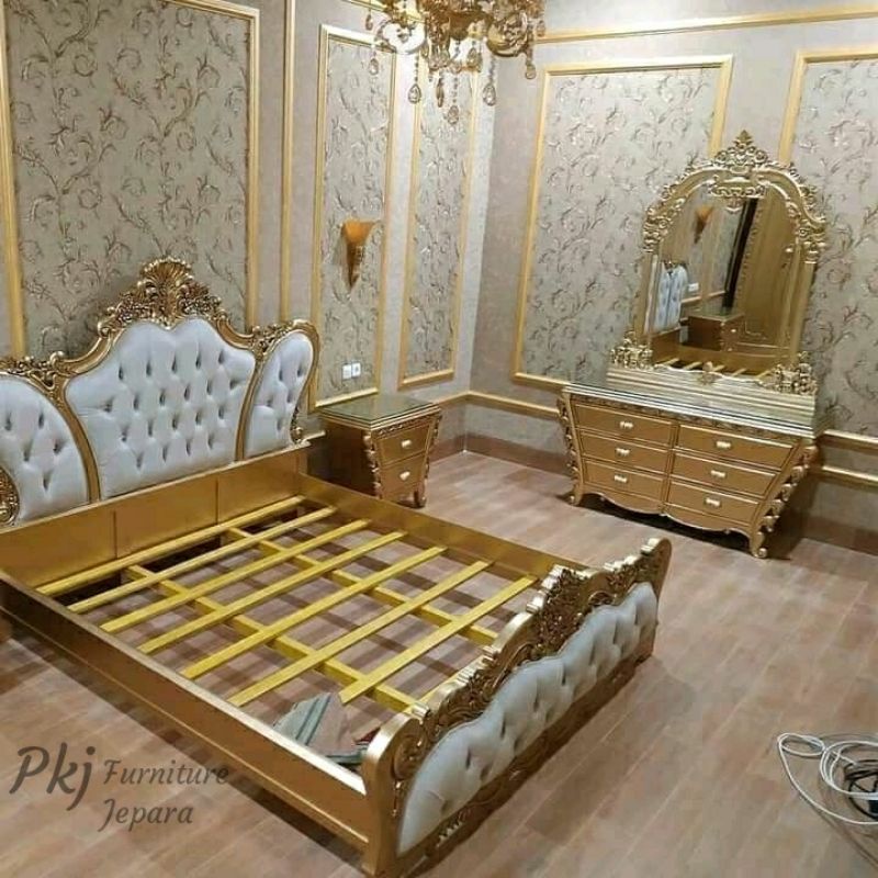 set kamar mewah / dipan mewah / meja rias / tolet