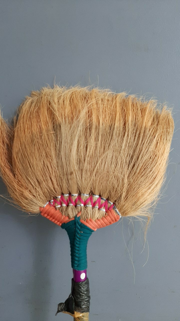 Sapu Sabut Kelapa Batang Bambu