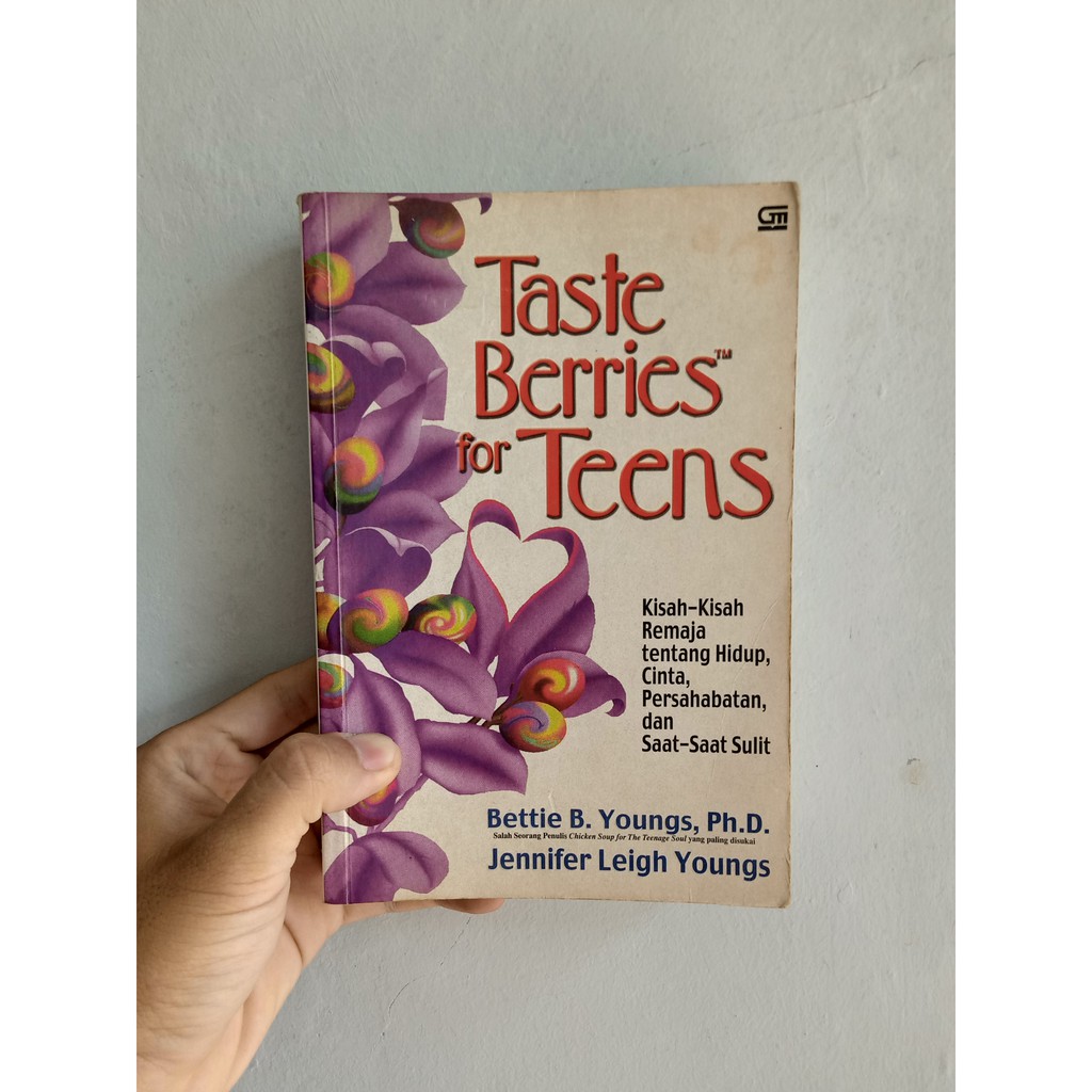 TASTE BERRIES FOR TEENS - KISAH-KISAH REMAJA TENTANG HIDUP CINTA PERSAHABATAN DAN SAAT-SAAT SULIT