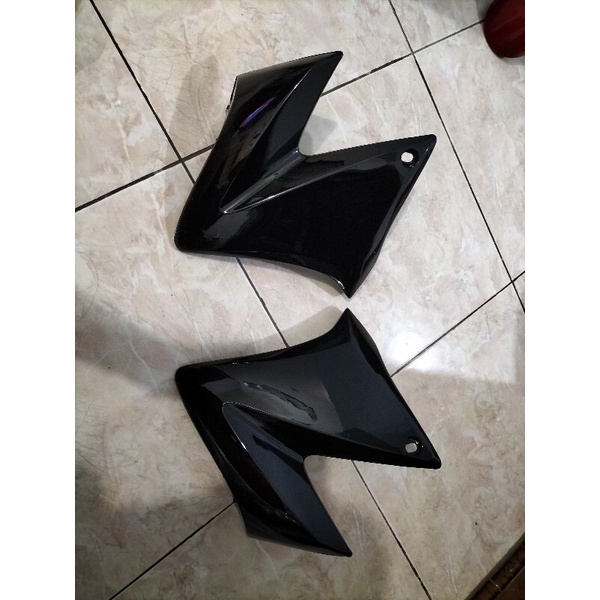 Cover tangki/kupigan tangki Vixion old hitam